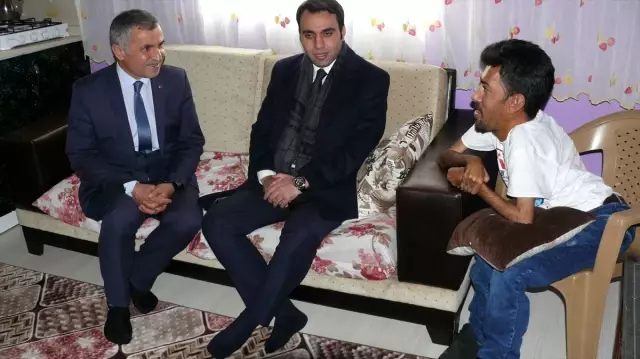 Tokat'ta bedensel engelli kişiye tekerlekli sandalye verildi Tokat'ta bedensel engelli kişiye tekerlekli sandalye verildi