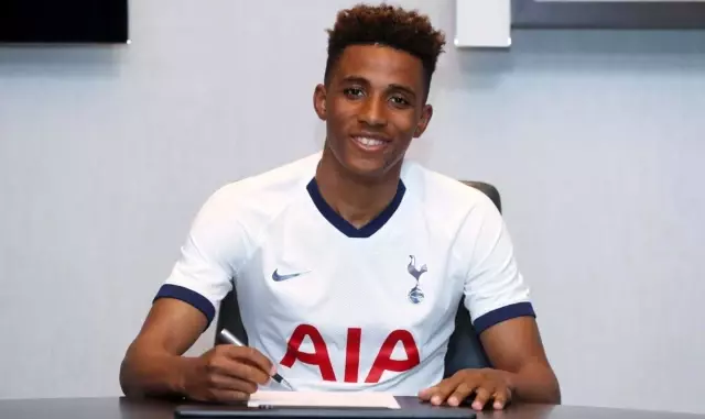 Tottenham, Gedson Fernandes'i 1,5 yıllığına kiraladığını açıkladı