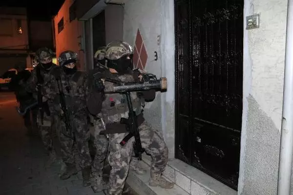 Uyuşturucu suçundan arananlara şafak operasyonu