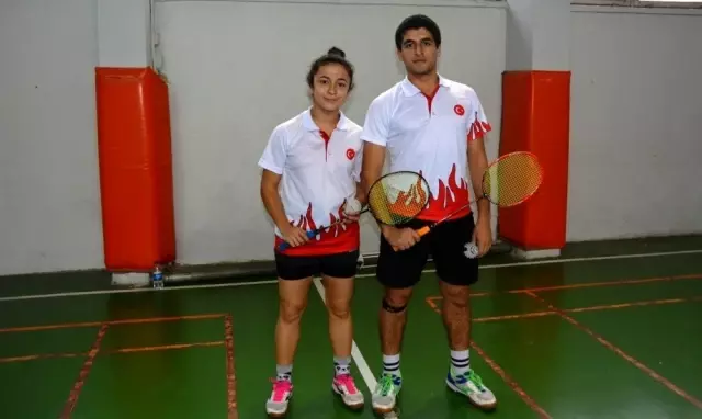 Yunusemre'de badminton çalışmaları devam ediyor Yunusemre'de badminton çalışmaları devam ediyor