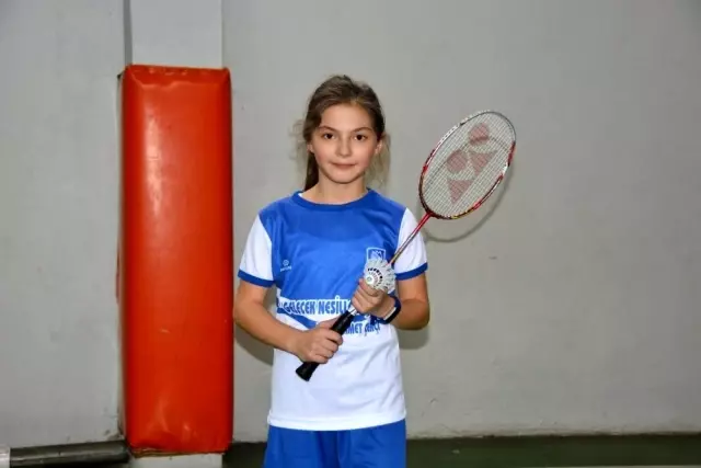 Yunusemre'de badminton çalışmaları devam ediyor Yunusemre'de badminton çalışmaları devam ediyor