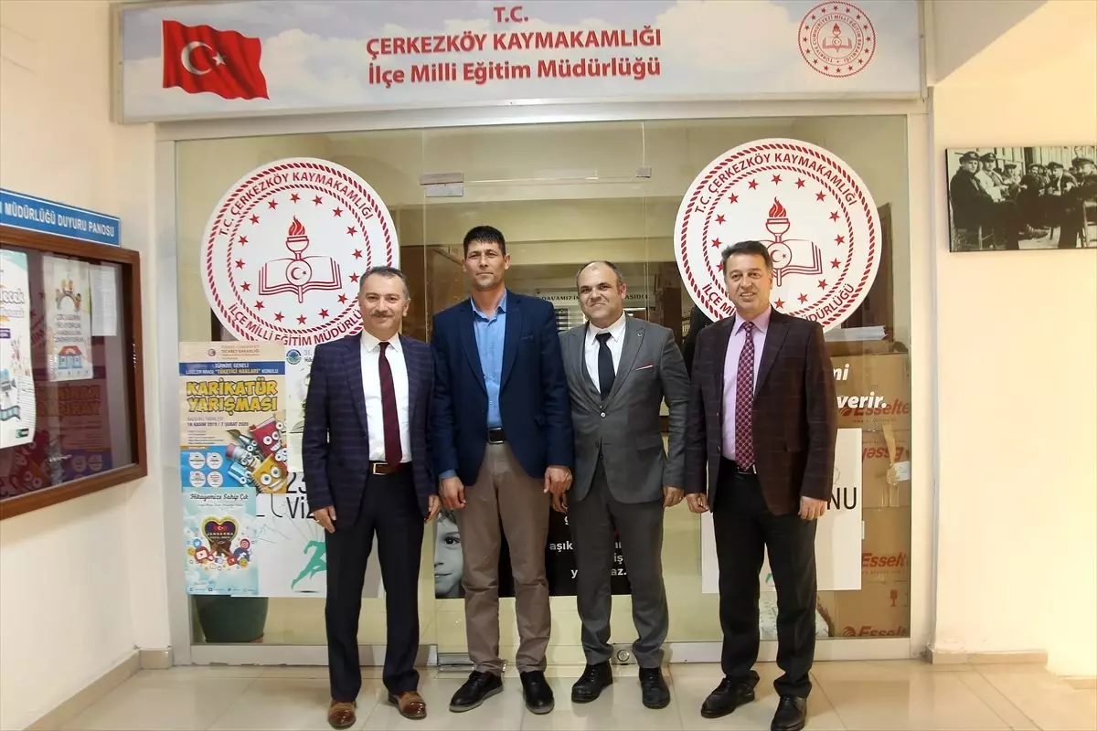 Ağabeyi Ömer Halisdemir'in Tekirdağ'da adının verildiği okulu ziyaret etti