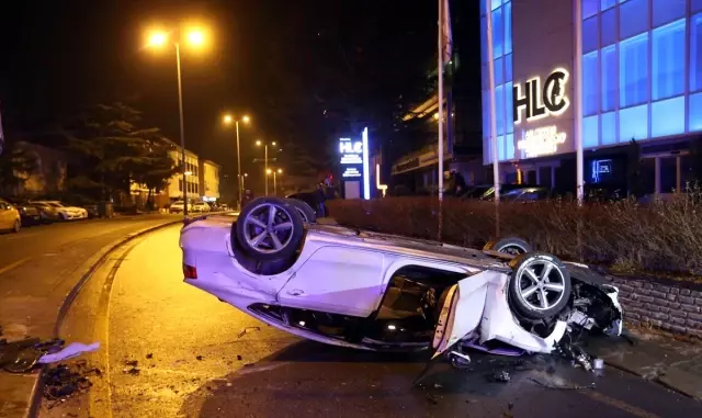 Başkentte meydana gelen iki ayrı trafik kazasında 5 kişi yaralandı