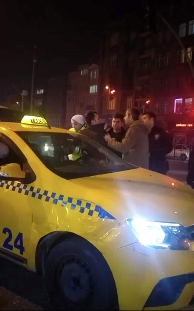 Beyoğlu'nda taksici kendini emniyet kemerine kilitleyip polise direndi