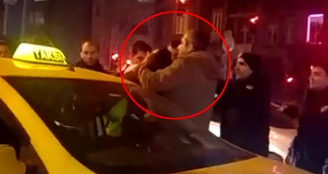 Beyoğlu'nda taksici kendini emniyet kemerine kilitleyip polise direndi