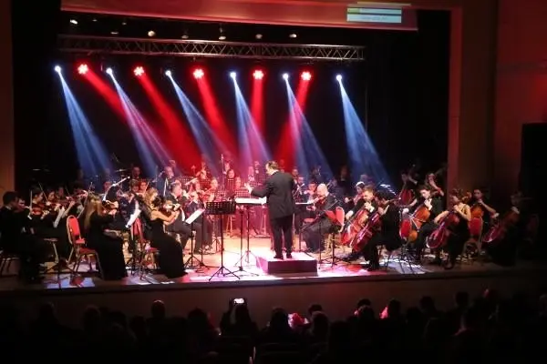 Edirne'de notalar 'Arnavutluk' depremi için yankılandı