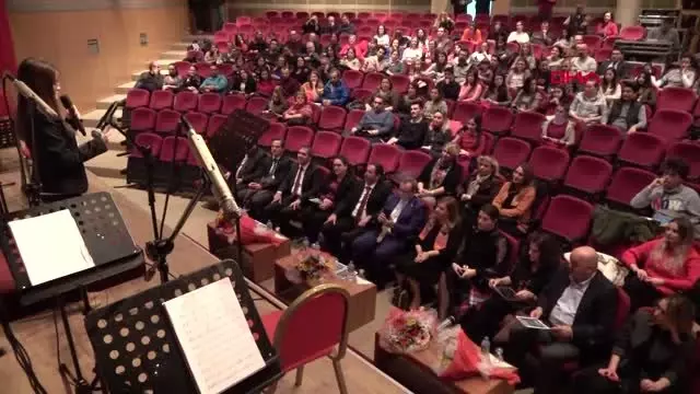 Edirne'de notalar 'arnavutluk' depremi için yankılandı