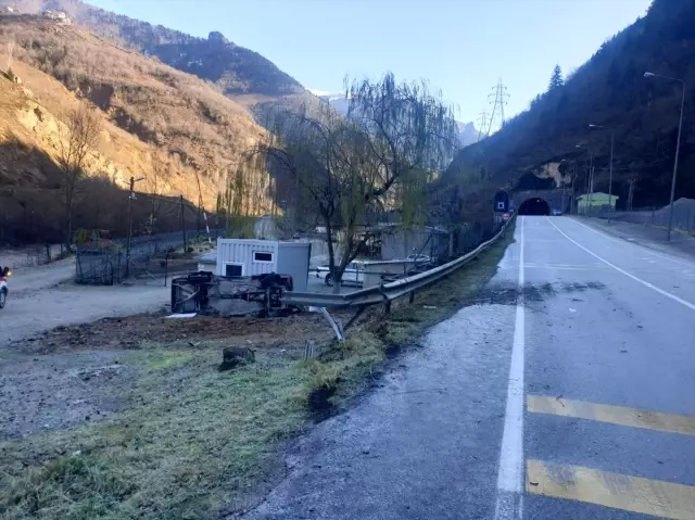 Gümüşhane'de otomobil devrildi: 2 yaralı