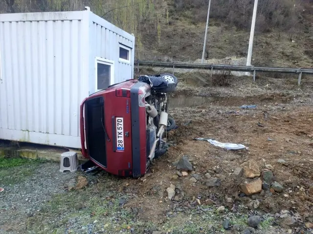 Gümüşhane'de otomobil devrildi: 2 yaralı