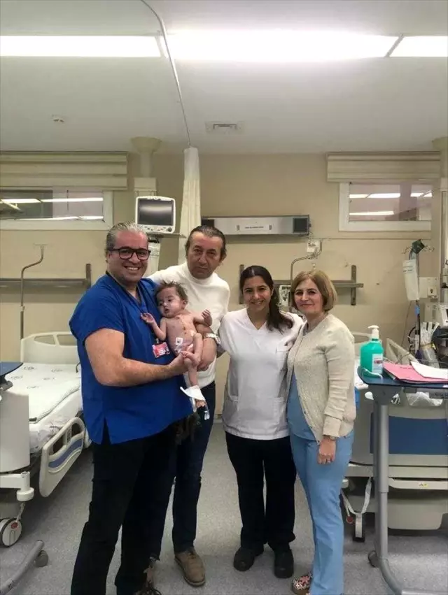 Kalpten akciğere giden damarları eksik olan bebek ameliyatla sağlığına kavuştu