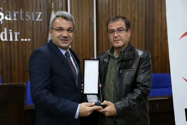 Kan bağışçılarına madalyaları verildi Kan bağışçılarına madalyaları verildi