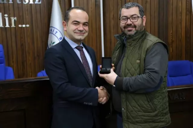 Kan bağışçılarına madalyaları verildi Kan bağışçılarına madalyaları verildi