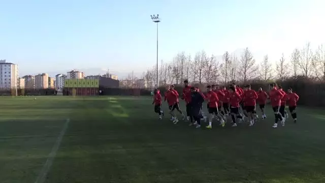 Kayserispor Teknik Direktörü Prosinecki: 'Mensah'ı tamamen gözden çıkarmadık' Kayserispor Teknik Direktörü Prosinecki: 'Mensah'ı tamamen gözden çıkarmadık'
