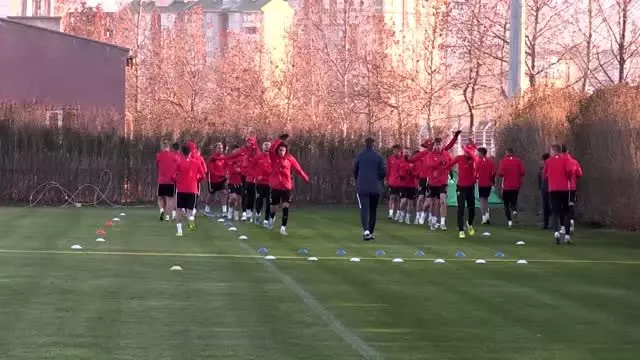 Kayserispor Teknik Direktörü Prosinecki: 'Mensah'ı tamamen gözden çıkarmadık' Kayserispor Teknik Direktörü Prosinecki: 'Mensah'ı tamamen gözden çıkarmadık'