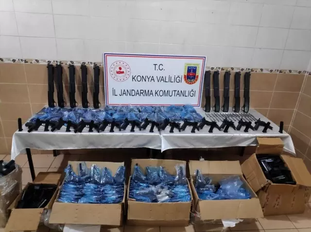 Konya'da kargo aracında 510 kaçak silah ele geçirildi Konya'da kargo aracında 510 kaçak silah ele geçirildi