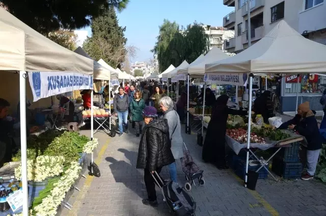 Kuşadası'nda yöresel pazara yoğun ilgi