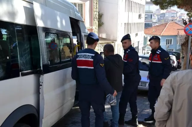 Manisa'da cinsel saldırı suçundan 4 kişi tutuklandı Manisa'da cinsel saldırı suçundan 4 kişi tutuklandı