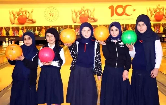 Öğrenciler hayatlarında ilk kez deniz gördü, bowling oynadı Öğrenciler hayatlarında ilk kez deniz gördü, bowling oynadı