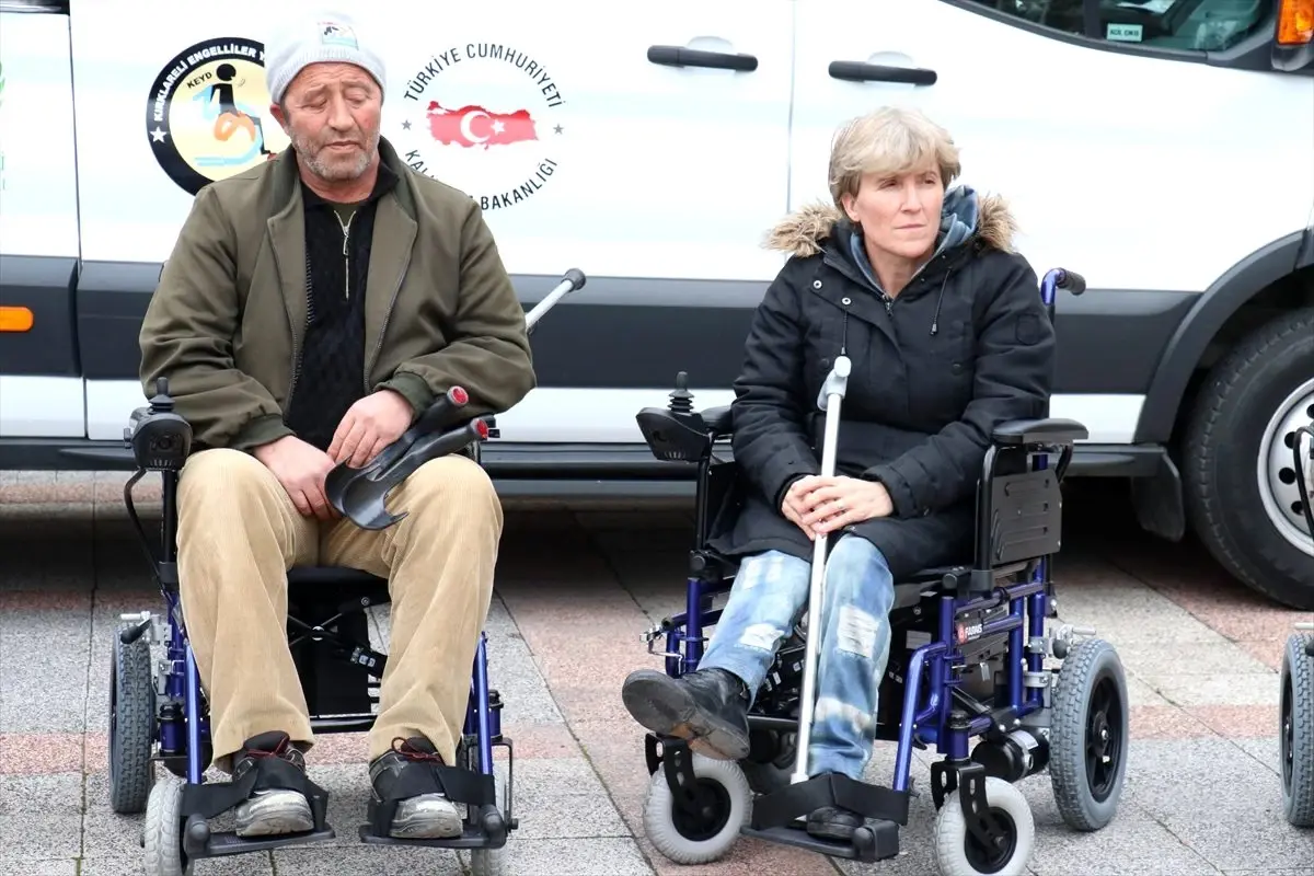 TürkAkım�dan engellilere tekerlekli sandalye Haber