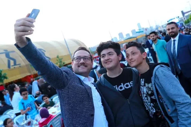 Türkiye'nin ilk podcaster başkanı Türkiye'nin ilk podcaster başkanı