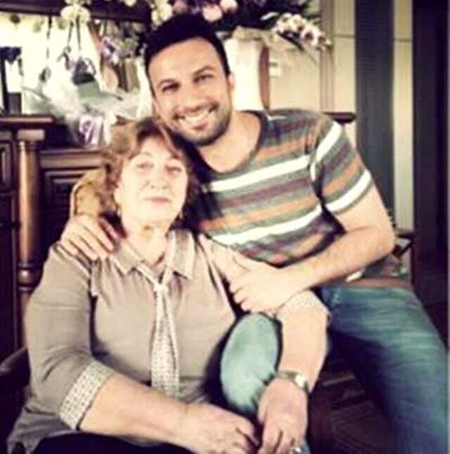Ünlü şarkıcı Tarkan Tevetoğlu'nun annesi hastaneye kaldırıldı