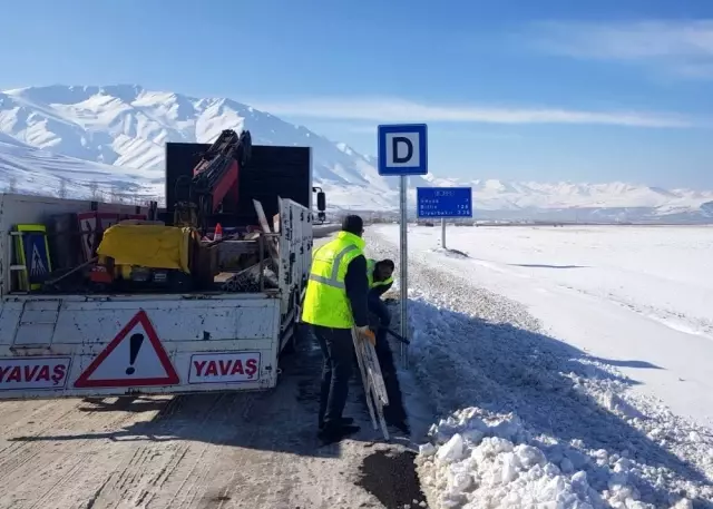 Van Büyükşehir Belediyesi trafik levha çalışmalarını sürdürüyor Van Büyükşehir Belediyesi trafik levha çalışmalarını sürdürüyor