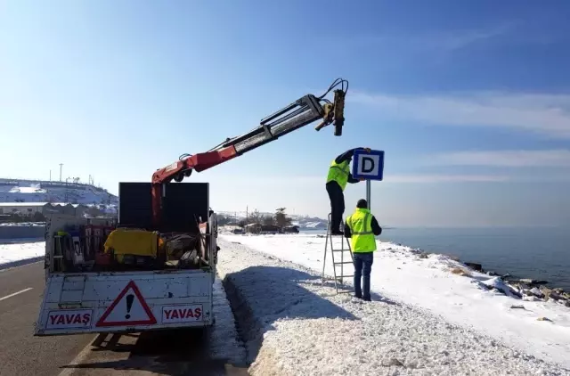 Van Büyükşehir Belediyesi trafik levha çalışmalarını sürdürüyor Van Büyükşehir Belediyesi trafik levha çalışmalarını sürdürüyor