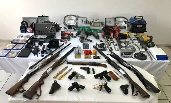 2 ayda onlarca ev ve iş yerini soyan şüpheliler yakalandı