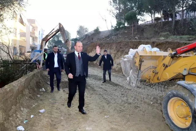 Anadolu Lisesinin çöken istinat duvarı yeniden yapılıyor Anadolu Lisesinin çöken istinat duvarı yeniden yapılıyor
