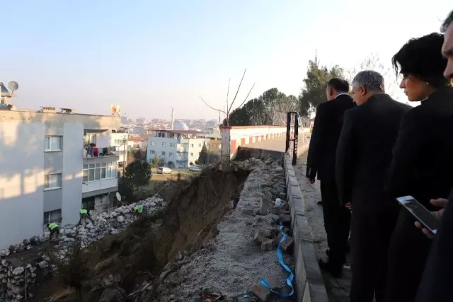 Anadolu Lisesinin çöken istinat duvarı yeniden yapılıyor Anadolu Lisesinin çöken istinat duvarı yeniden yapılıyor