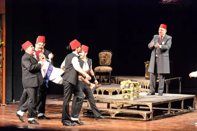 Ankara Devlet Tiyatrosu'ndan 'Aşkımız Aksaray'ın En Büyük Yangını' oyunu Ankara Devlet Tiyatrosu'ndan 'Aşkımız Aksaray'ın En Büyük Yangını' oyunu