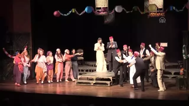 Ankara Devlet Tiyatrosu'ndan 'Aşkımız Aksaray'ın En Büyük Yangını' oyunu Ankara Devlet Tiyatrosu'ndan 'Aşkımız Aksaray'ın En Büyük Yangını' oyunu