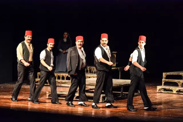 Ankara Devlet Tiyatrosu'ndan 'Aşkımız Aksaray'ın En Büyük Yangını' oyunu Ankara Devlet Tiyatrosu'ndan 'Aşkımız Aksaray'ın En Büyük Yangını' oyunu