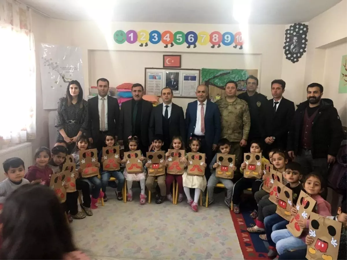 Çaldıran'da karne sevinci