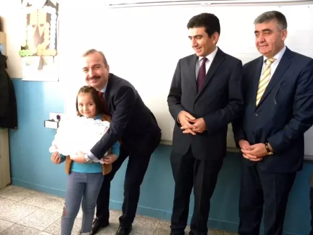 Çaycuma'da öğrenciler karnelerini aldı Çaycuma'da öğrenciler karnelerini aldı