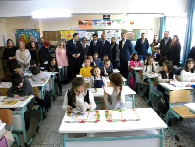 Çaycuma'da öğrenciler karnelerini aldı Çaycuma'da öğrenciler karnelerini aldı