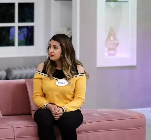 Çocuğunun babasını aramaya geldi, gerçeklerle Esra Erol'da programında yüzleşti Çocuğunun babasını aramaya geldi, gerçeklerle Esra Erol'da programında yüzleşti
