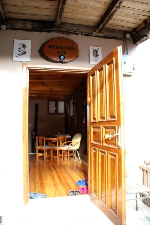 Dede yadigarlarını topladı, köy evini müzeye çevirdi