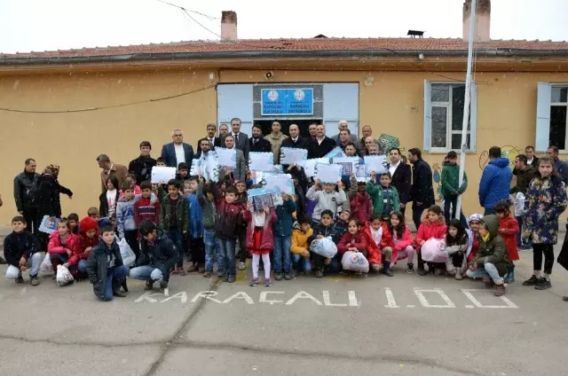 Dicle Elektrik'ten minik öğrencilere karne hediyesi