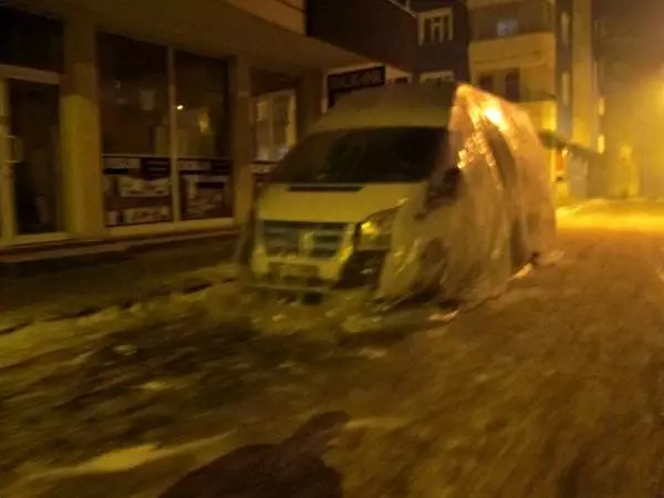 Doğu'da hava buz gibi; araçlara battaniye ve naylonlu önlem