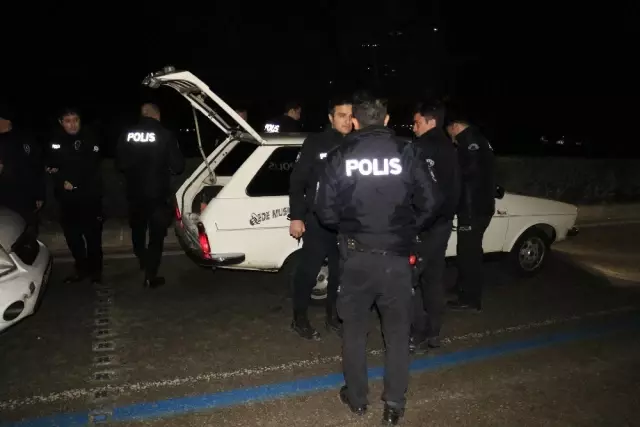 Drift attı polise yakalandı, ehliyetine 2035'e kadar el konuldu Drift attı polise yakalandı, ehliyetine 2035'e kadar el konuldu