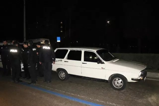 Drift attı polise yakalandı, ehliyetine 2035'e kadar el konuldu Drift attı polise yakalandı, ehliyetine 2035'e kadar el konuldu