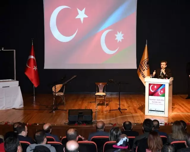 DÜ'de 'ağlayan karanfiller Azerbaycan' programı