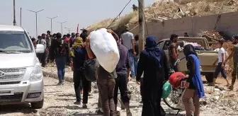 Deyrizor: Esed rejimi saldırıları nedeniyle 13 bine yakın sivil Türkiye sınırına göç etti Deyrizor: Esed rejimi saldırıları nedeniyle 13 bine yakın sivil Türkiye sınırına göç etti