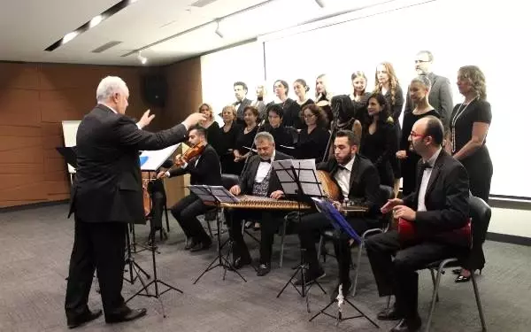 Hastane korosu, ilk konserde tam not aldı Hastane korosu, ilk konserde tam not aldı