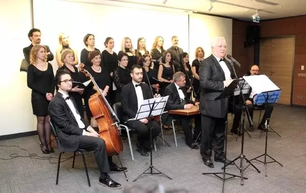 Hastane korosu, ilk konserde tam not aldı Hastane korosu, ilk konserde tam not aldı