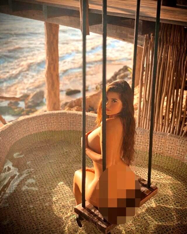 İngiliz model Demi Rose, üstsüz pozlarıyla Instagram'ı salladı
