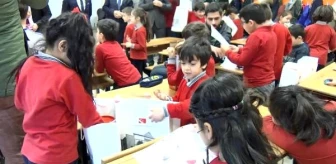 İstanbul'da öğrenciler karnelerini aldı