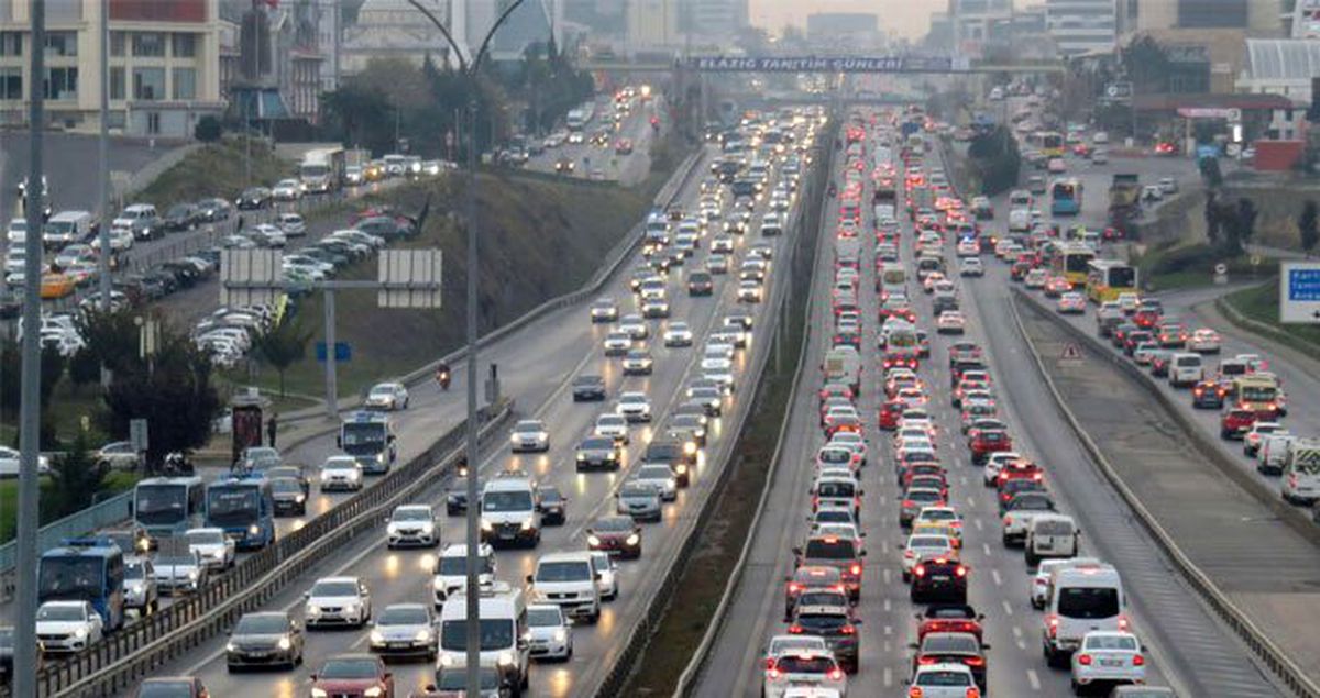İstanbul'da tatil trafiği başladı! Yoğunluk yüzde 80'e ulaştı