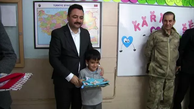Kahramanmaraş'ın ilçelerindeki okullarda karne heyecanı Kahramanmaraş'ın ilçelerindeki okullarda karne heyecanı